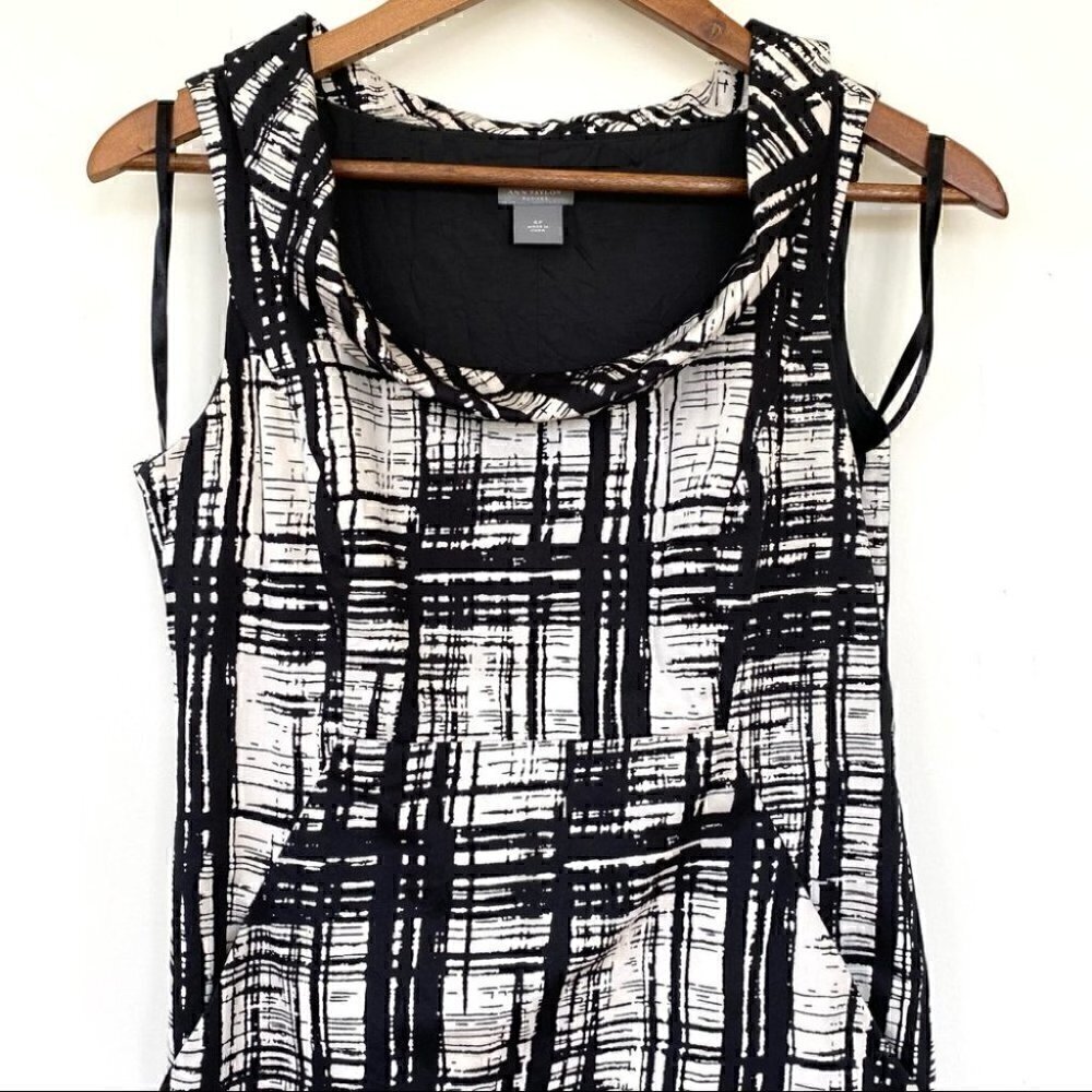 Ann Taylor mini dress, sleeveless with a round collar, 💯 cotton, petite size